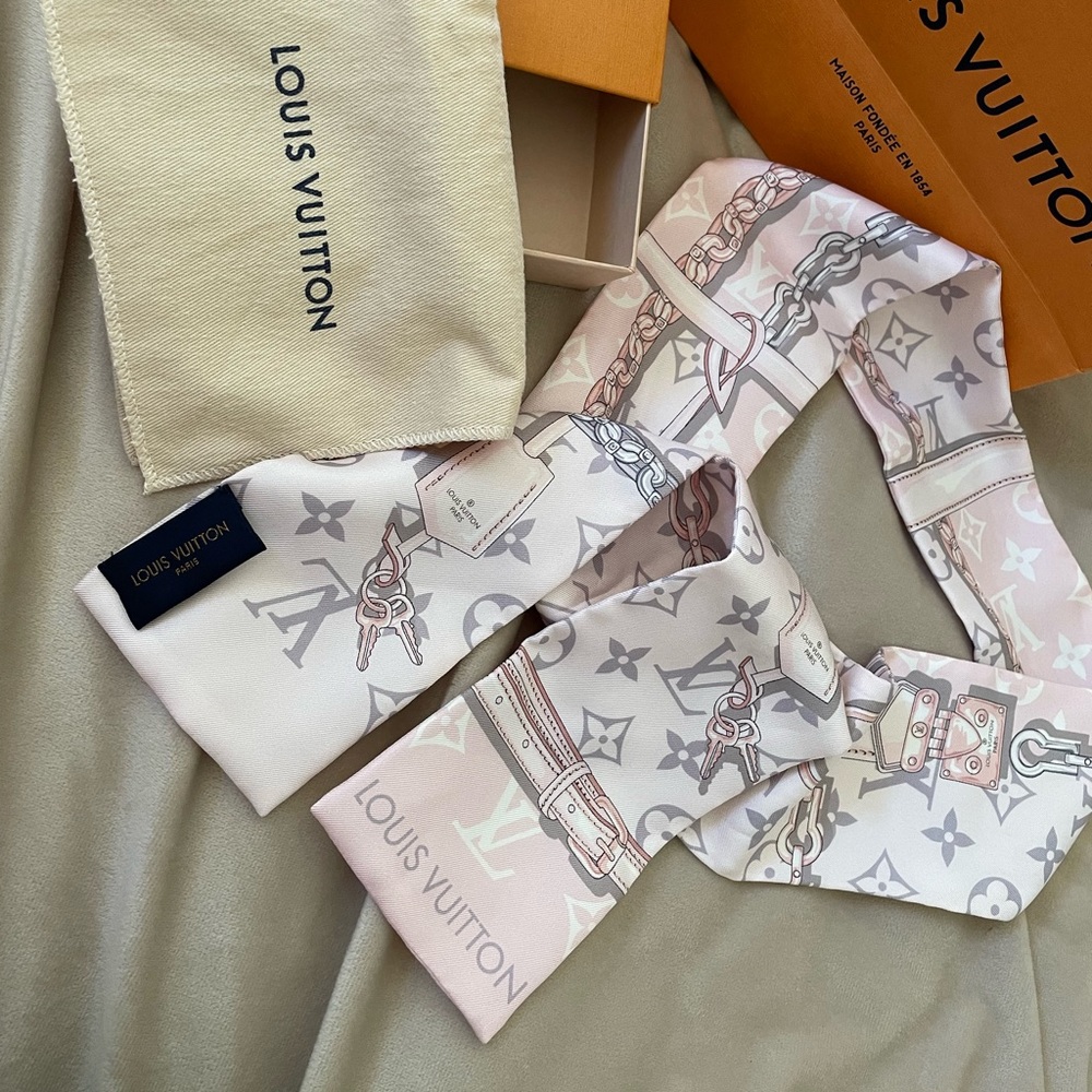 Authentic Louis Vuitton Silk Monogram Confidential Bandeau Light Pink
